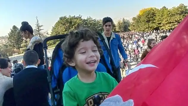 3,5 yaşında kendi kendine İngilizce öğrendi