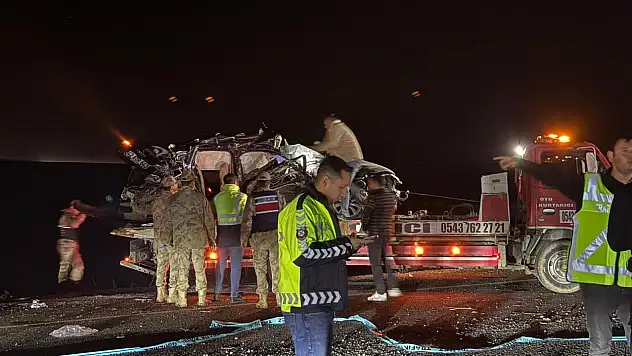 5 Araçlık Zincirleme Kazada 4 Ölü 13 Yaralı