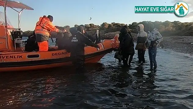Adalarda mahsur kalan mülteciler kurtarıldı