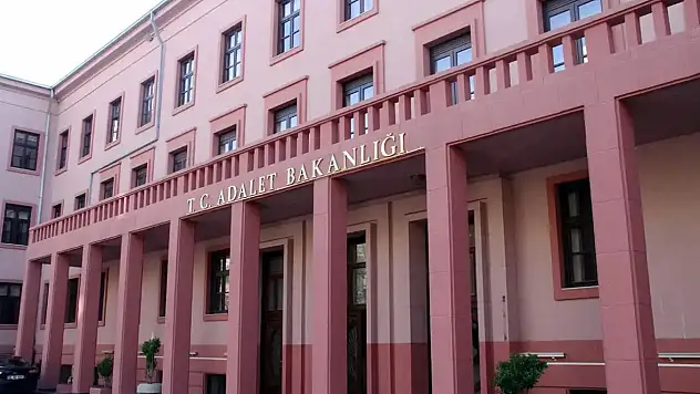 Adalet Bakanlığı'ndan yapay zekalı yargı dönemi!