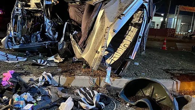 Ağaca Çarpan Otomobil Can Aldı