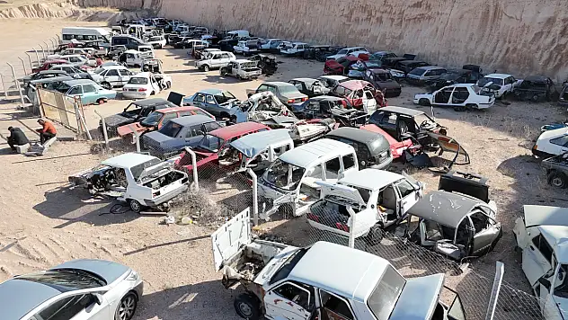 Ağır hasarlı ve hacizli araçlar çeteye kaynak oldu