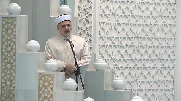 Ahmet Hamdi Akseki Camii'nde temsilen cuma namazı kılındı