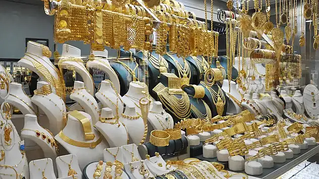 Altın Piyasası Hareketlendi! Fiyatlar Nereye Gidiyor?