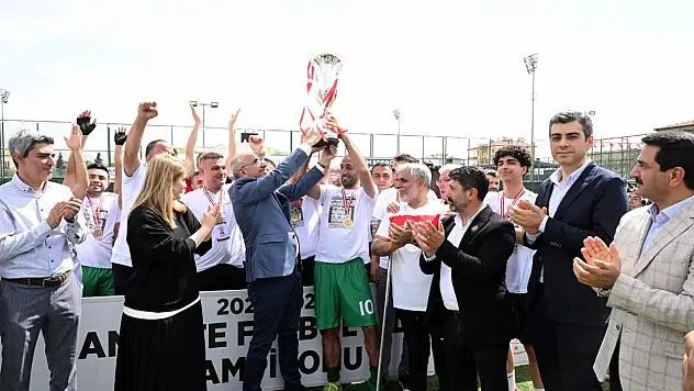 Ampute Futbol Takımı Şampiyonluk Kupasını Aldı