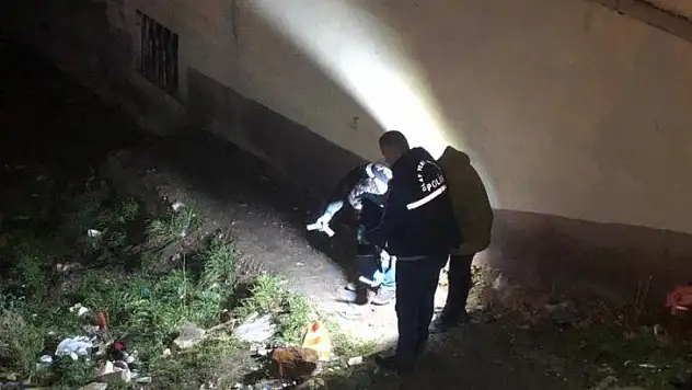 Ankara'da 'dur' ihtarına uymayan araçtan atlayan şüpheli kalaşnikof ve tabanca düşürdü