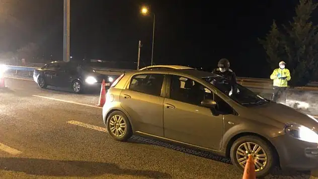 Ankara'da, İçişleri Bakanlığı tarafından yayımlanan genelge kapsamında şehre giriş ve çıkışlar durduruldu