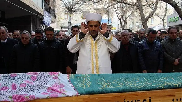 Atatürk'ün sohbet ettiği o küçük kız, 90 yaşında hayatını kaybetti