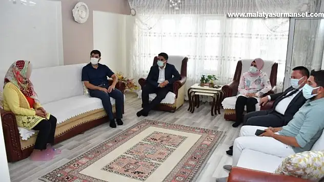 Babalarını kaybeden çocukları ziyaret eden Başkan Beyoğlu, yetimlere eğitim desteği sağladı