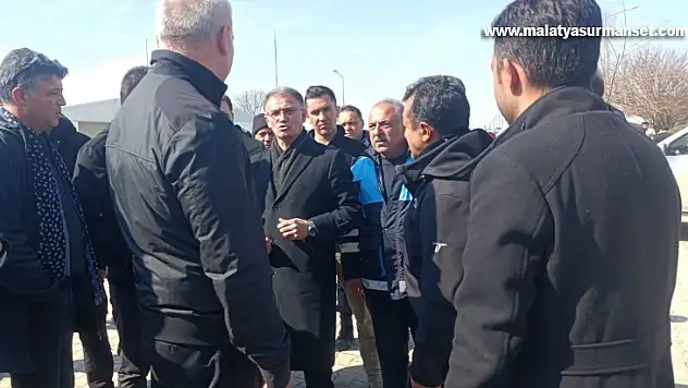Bakan Ersoy, Tuşba Belediyesinin deprem bölgesindeki çalışmalarını inceledi