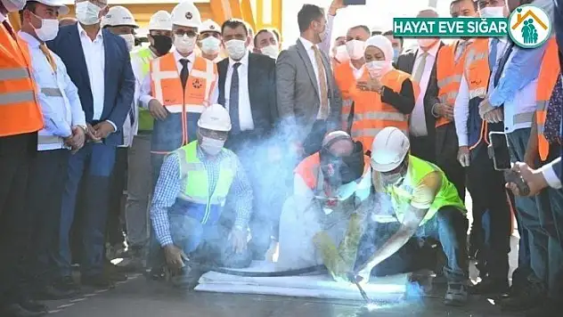 Bakan Karaismailoğlu, Kömürhan Köprüsü'nde son kaynağı yaptı