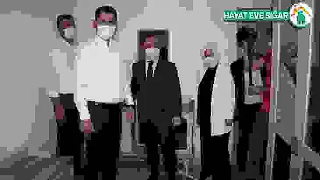 Bakan Kurum, 10 gün sonra hak sahiplerine verilecek konutları inceledi