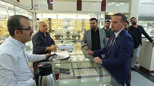 Başkan Karademir Esnaf Hayatta Kalma Mücadelesi Veriyor