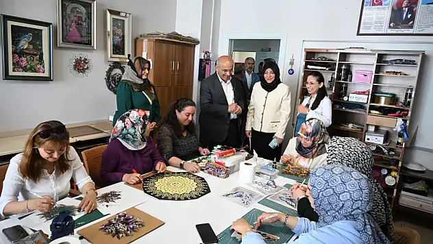 Başkan Sami Er ve Eşi Tecde Eğitim Merkezi'nde Annelerle Buluştu