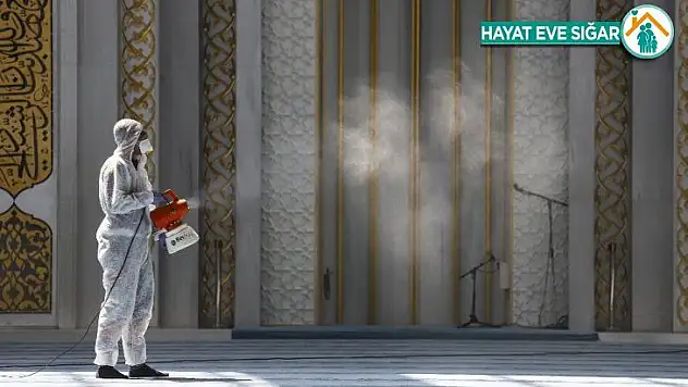Başkent'te camilerde temizlik ve dezenfeksiyon
