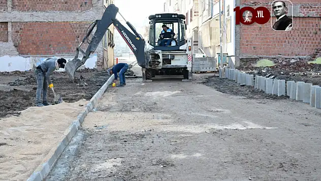 Battalgazi Belediyesi Ekiplerinden Aslanbey Mahallesi'nde Kaldırım Çalışması