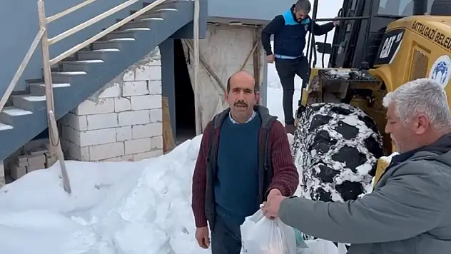 Battalgazi Belediyesi ekipleri 21 kilometre yolu açarak hastaya ilaçlarını yetiştirdi