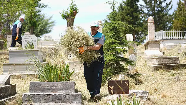 Battalgazi Belediyesi'nden Bayram Öncesi Mezarlıklara Özenli Dokunuş