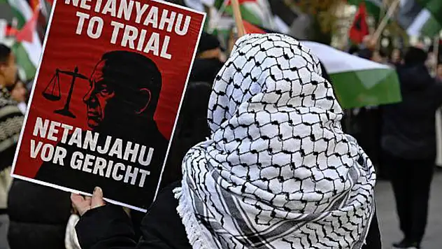 Berlin'de Gazze'deki katliamlara tepki gösterisi