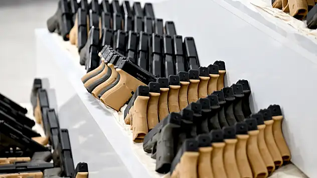 Bin Adet Tabanca Ele Geçirildi