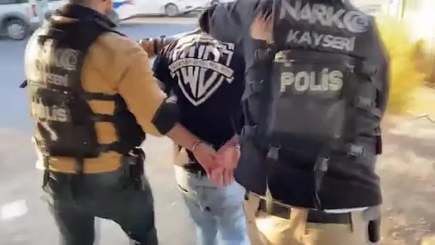 Bir Şüphelinin Midesinden 1 Kilo Uyuşturucu Çıktı