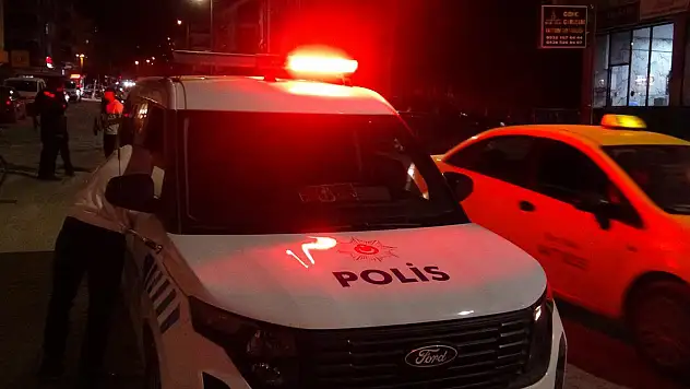 Bisikletiyle polis aracına çarpan küçük çocuk yaralandı
