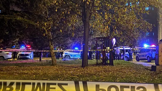 Boşanma Aşamasındaki Eşini Bıçaklayarak Öldürdü