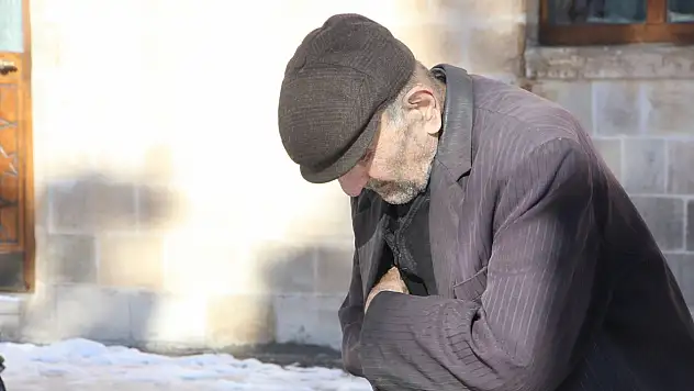 Bugün 'ki   Emekli Maaşı Ayın Ortasını Bile Göremiyor.