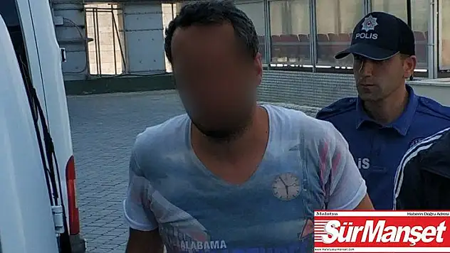 Caminin kubbesindeki kurşun levhaları çaldılar