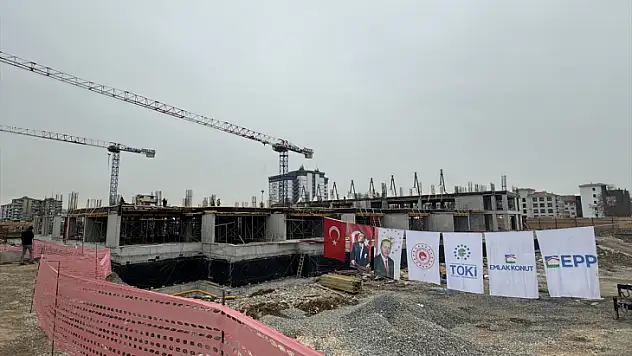 Çarşı merkezinde inşaatlar yükselmeye başladı