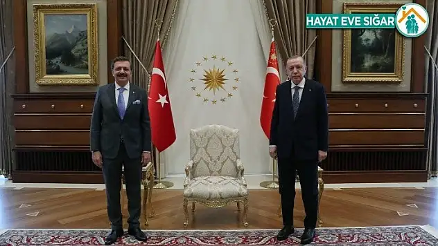Cumhurbaşkanı Recep Tayyip Erdoğan, TOBB Başkanı Rifat Hisarcıkloğlu'nu Cumhurbaşkanlığı Külliyesi'nde kabul etti.