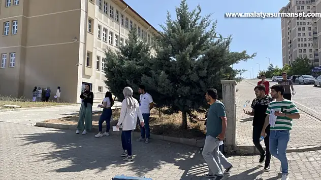 Deprem bölgesi illerinde YKS'nin ilk oturumu başladı