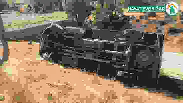 Devrilen transiti iple direğe bağladılar