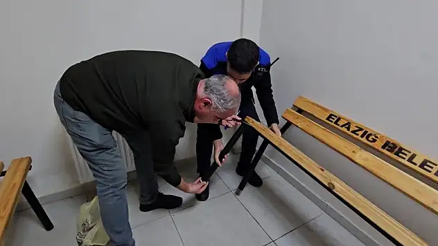 Dilenci yakayı ele verdi, parayı sakladığı yer şaşkına çevirdi