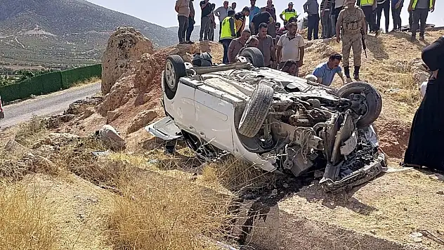 Direksiyon Hakimiyetini Kaybetti Araç Takla Attı 7 Yaralı