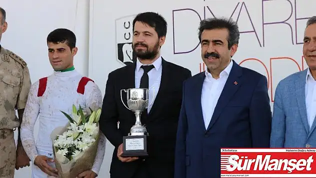 Diyarbakır 9. Karpuz Festivali'nde 49 kiloluk karpuz şaşırttı
