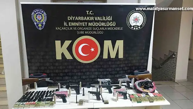 Diyarbakır'da 25 adrese eş zamanlı operasyonda çok sayıda silah ele geçirildi: 18 gözaltı