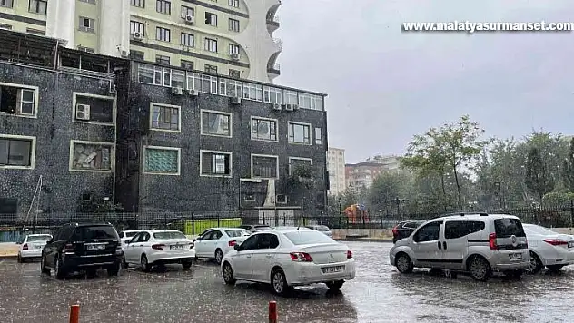 Diyarbakır'da sağanak yağış etkili oldu
