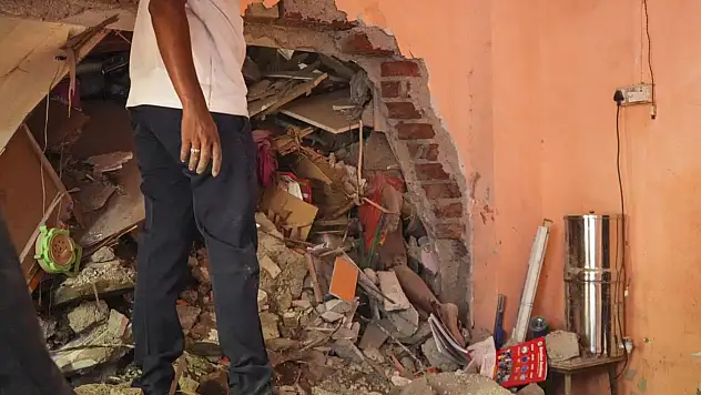 Döşeme Zemin Kata Düştü 6 Kişi Hayatını Kaybetti!