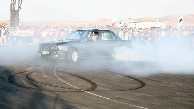 Drift Tutkunlarının Hayali Gerçek Oldu! Açılışta Ferrari Sürprizi