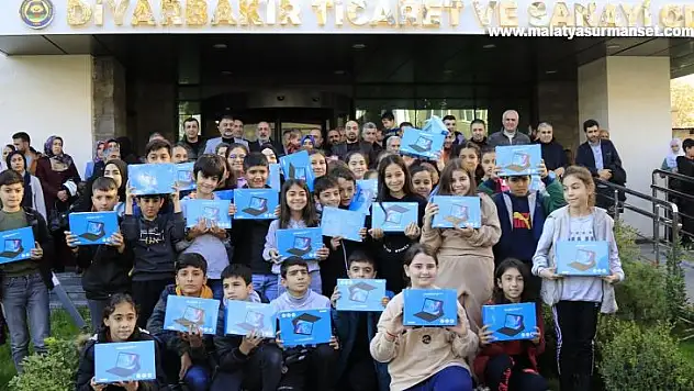 DTSO Kürtçe hikaye yarışmasına katılan çocuklara tablet hediye etti