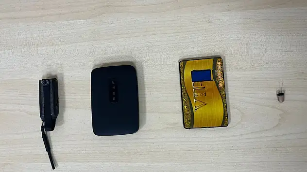 Ehliyet sınavında kopya düzeneğiyle yakalandı