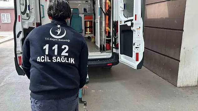 Ehliyetsiz ve alkolü sürücü ters şeride girerek kaza yaptı: 2 yaralı