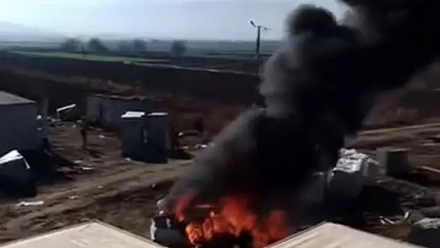 Elazığ'da park halindeki araç alev alev yandı