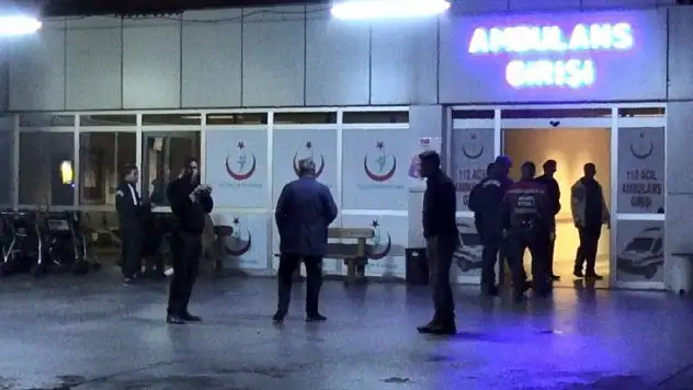 Elleri kelepçeli mahkum jandarmanın elinden kaçtı