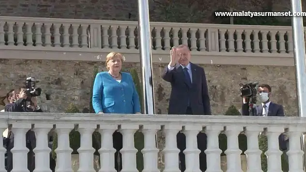 Erdoğan ve Merkel, Huber Köşkü balkonundan boğazı izledi