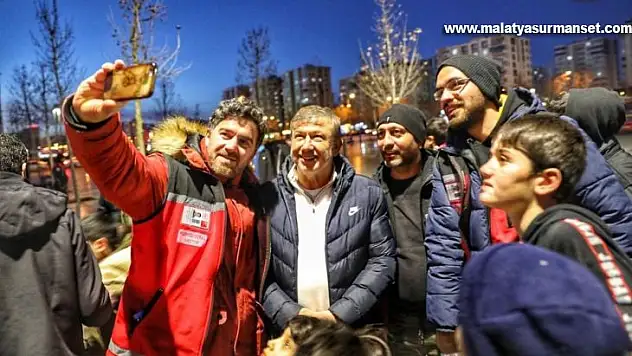 Eski futbolcu Tanju Çolak'tan Diyarbakırlı depremzedelere yardım