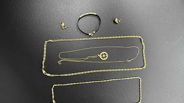 Evden Ziynet Eşyası Çalan 3 Hırsız Yakalandı