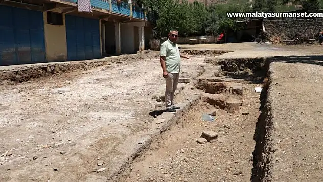 Evinin avlusunda tarihi hazine çıktı, taşınması 3 yıl sürdü