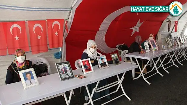 Evlat nöbetindeki ailelerden vekillikleri düşürülen HDP'lilerin tutuklanmasına destek